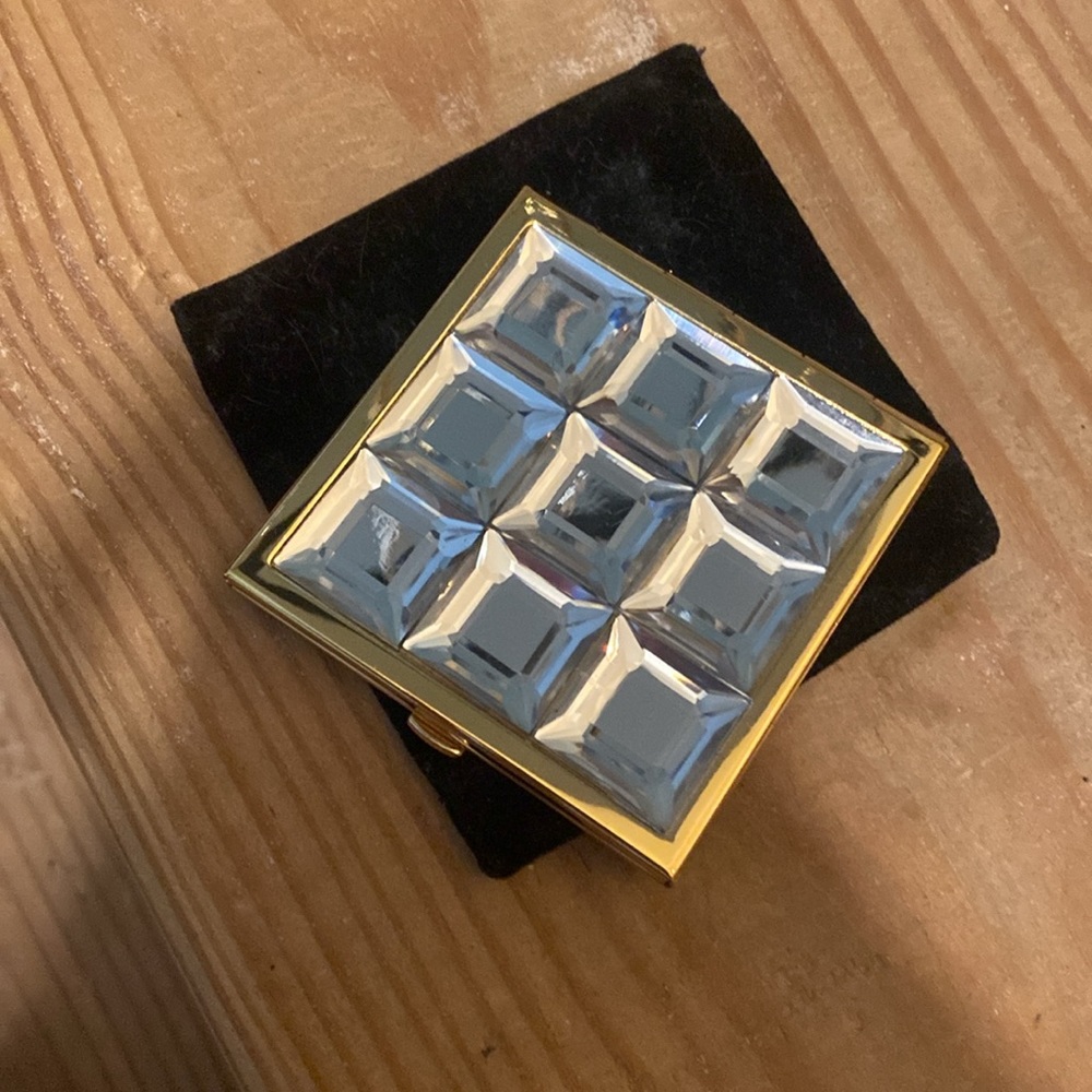 Compact mirror - Picture 3 of 3